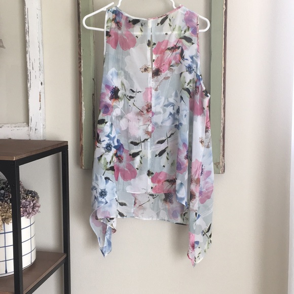 Women’s floral blouse - Picture 2 of 5